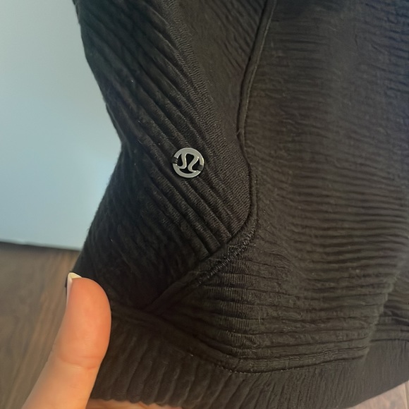 Black lululemon hooded vest - Picture 3 of 9